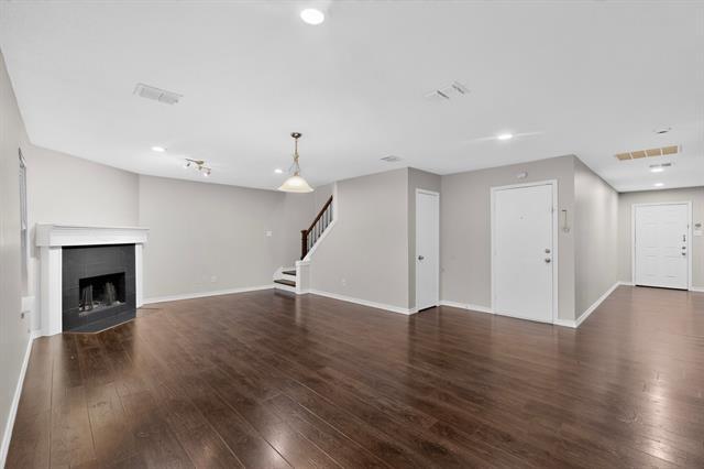 Building Photo - 2216 Chestnut Dr