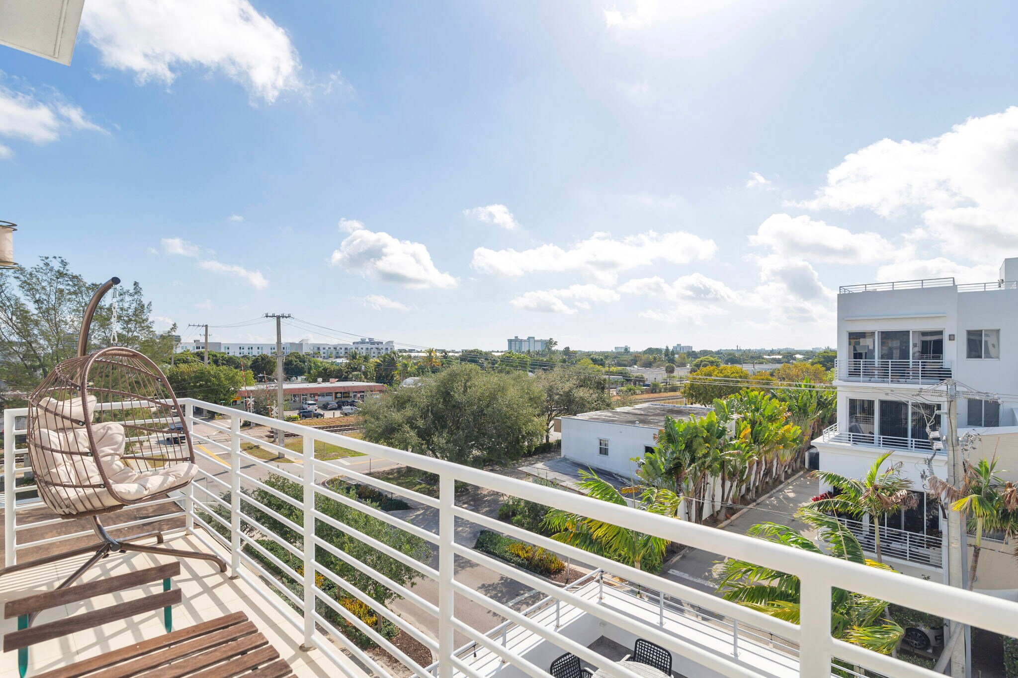 Building Photo - 111 SE 2nd St