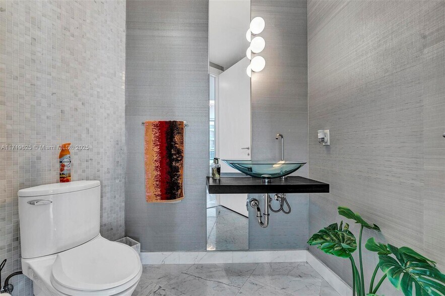 Building Photo - 200 Biscayne Boulevard Way