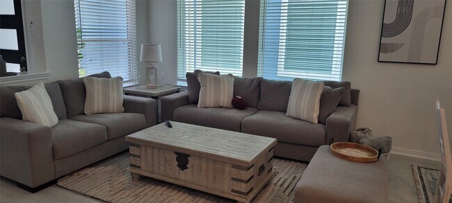 Building Photo - 347 E Coralburst Lp