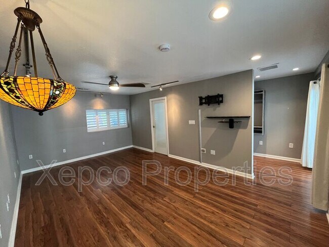 Building Photo - 4080 Cll San Antonio