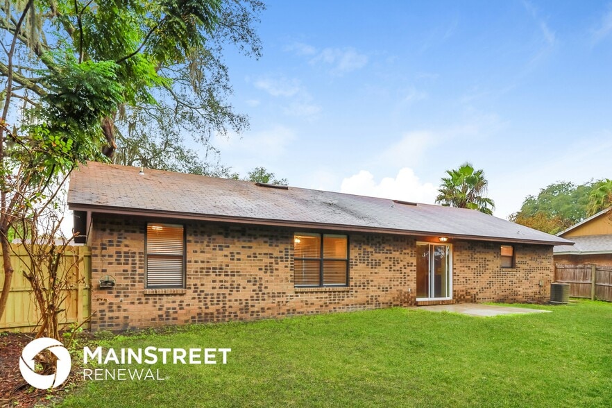 Building Photo - 6353 Tree Top Cir W