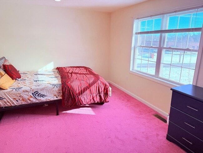 Building Photo - 140 Stedman St