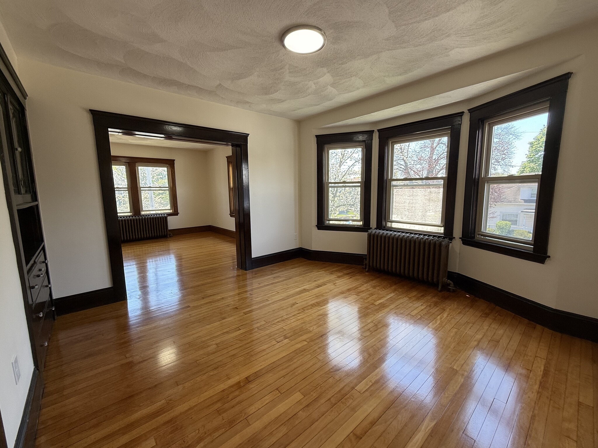 Dining Room w/Built-Ins - 585 High St