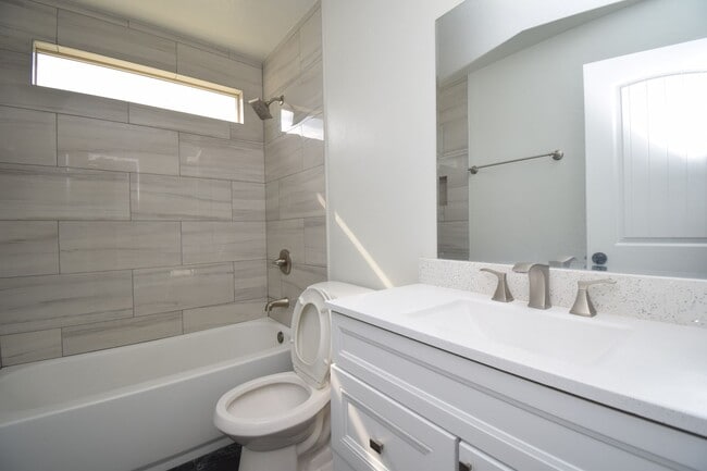 Building Photo - Newly Remodeled Magna Gem with New Appliances & Easy Freeway Access!!