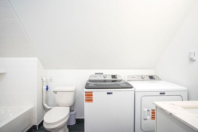 Building Photo - 42 E School St