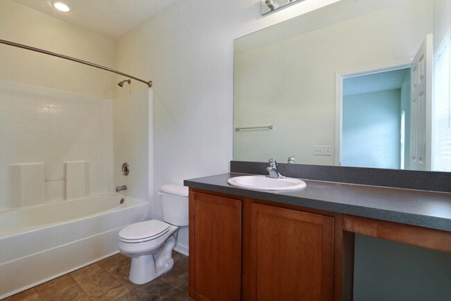 Building Photo - 3 Bedroom 2 Bathroom Live Oak - Richmond Hill