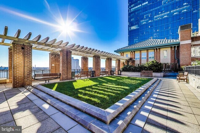 Building Photo - 717 President St