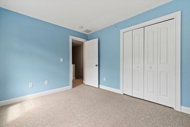 Building Photo - 30 Daylily Ln