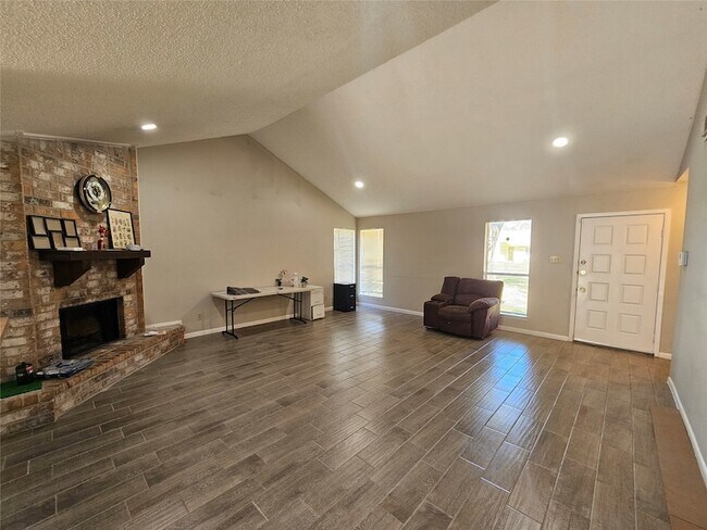 Building Photo - 16715 Rockbend