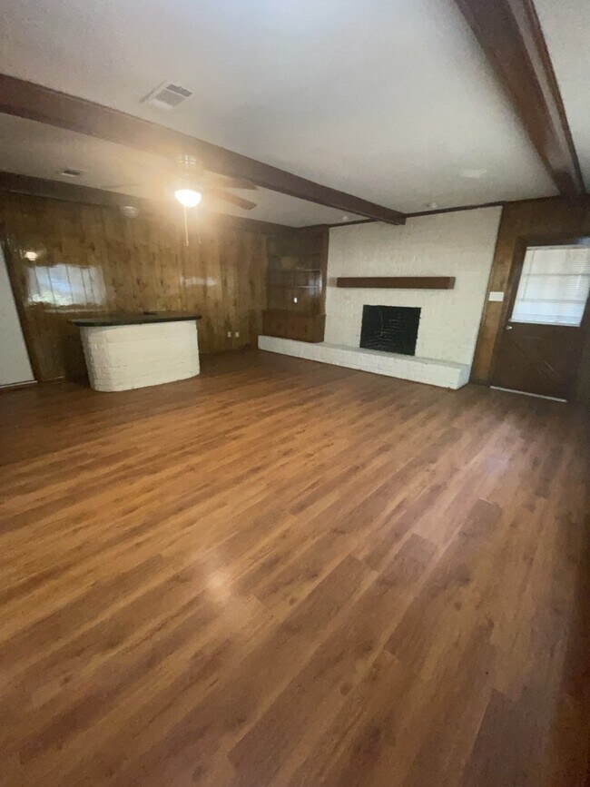 Building Photo - 3535 Exchange Dr