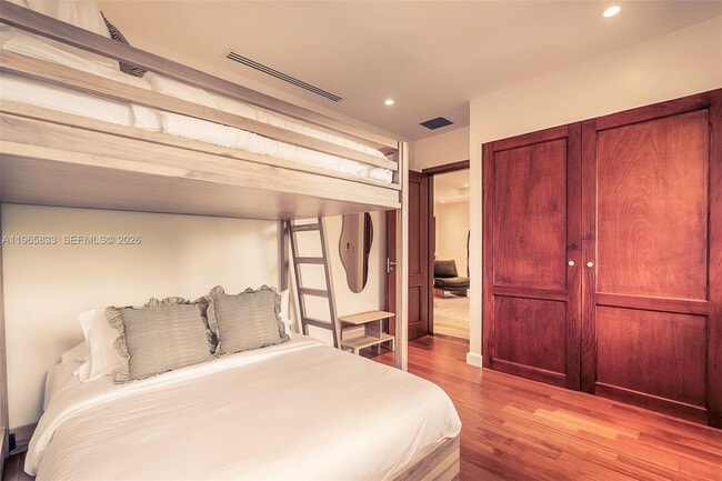 Building Photo - 90 Reserva De Golf