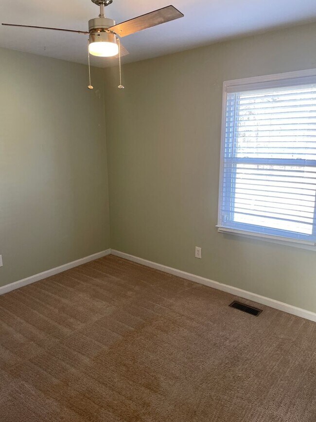 Building Photo - 1400 Vestal Rd