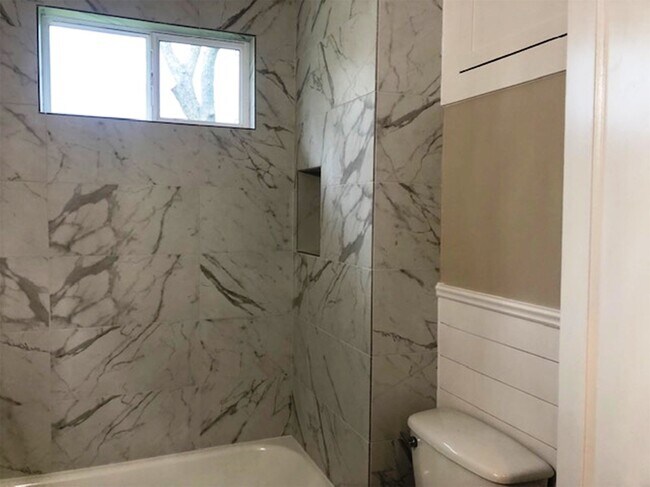 Building Photo - 3022 School St