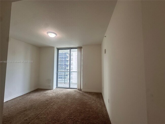 Building Photo - 1111 SW 1st Ave