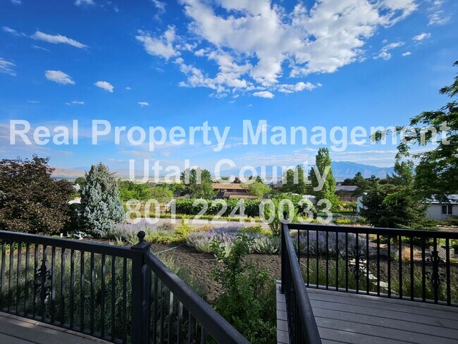 Building Photo - Elk Ridge Home with Unobstructed Valley Views