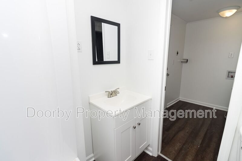 Building Photo - 1123 Lang St SE