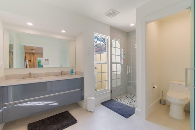 Building Photo - 2291 Las Casitas Dr