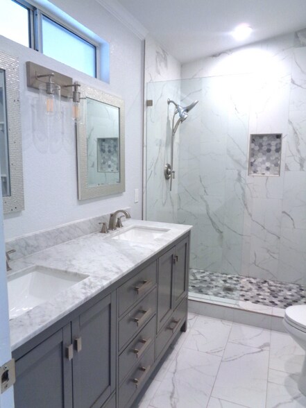 Building Photo - 54140 Avenida Mendoza