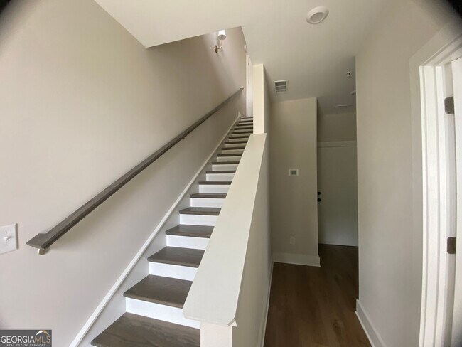 Building Photo - 1295 Longreen Ter NW