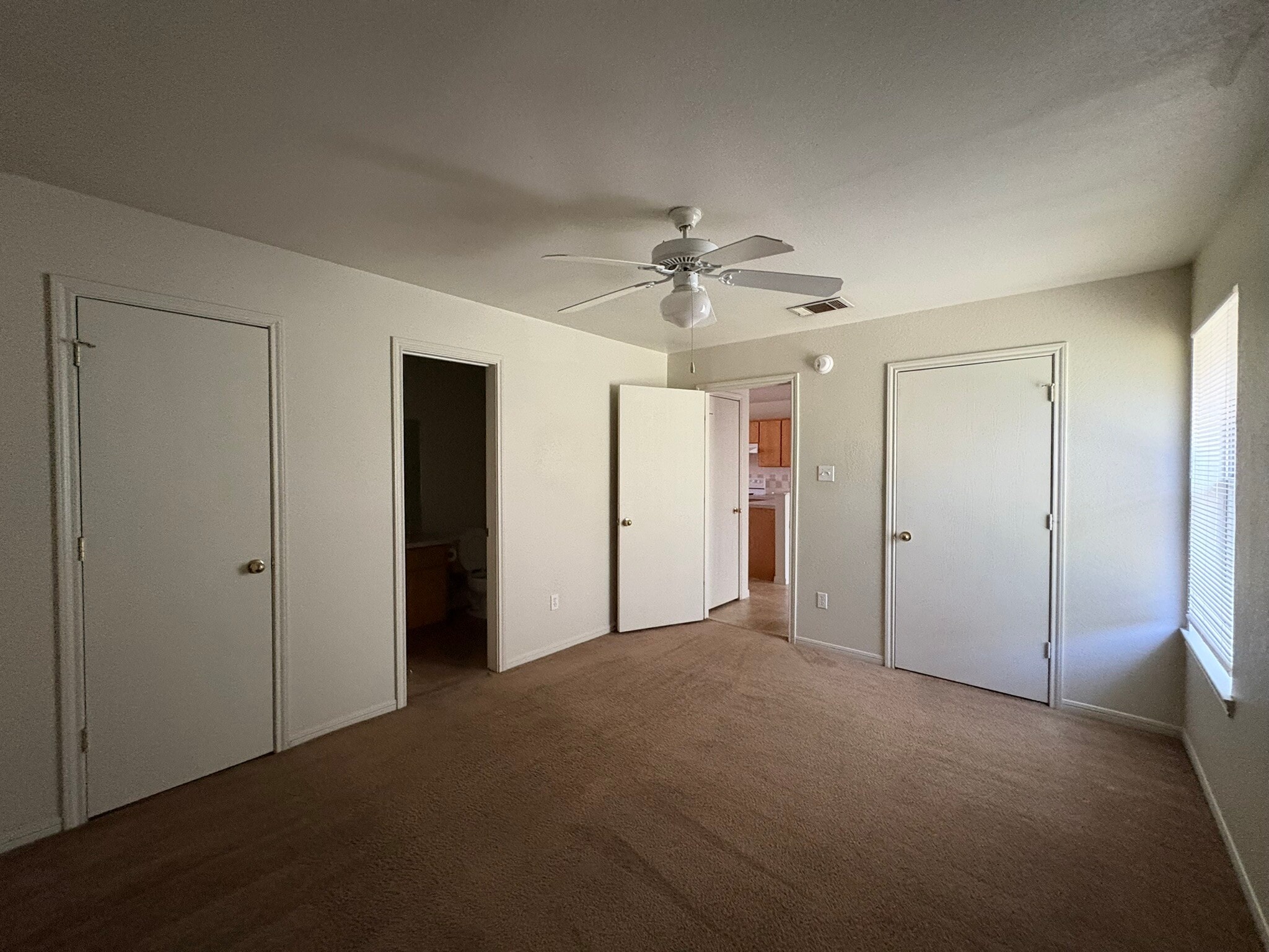 Building Photo - 330 S 40th St