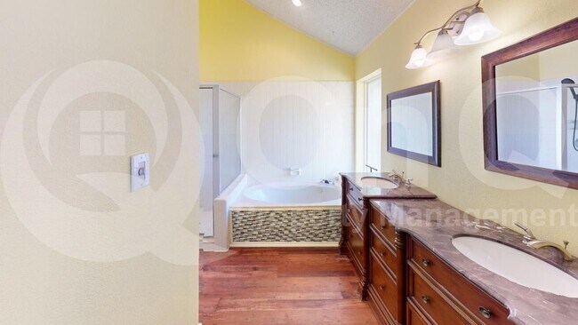 Building Photo - 1517 Yorkshire Dr