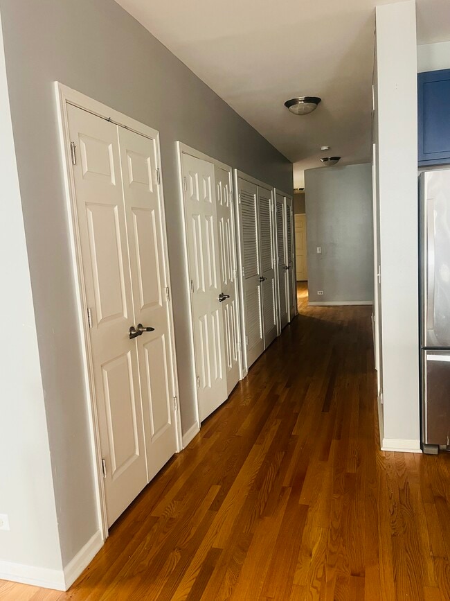 Building Photo - 1900 N Laramie Ave