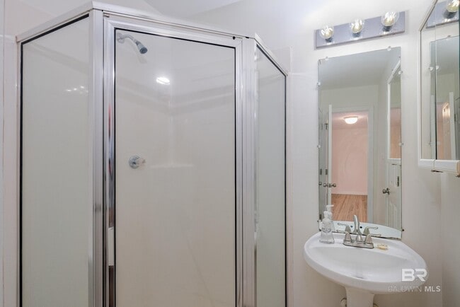 Building Photo - 8553 Garden Cir