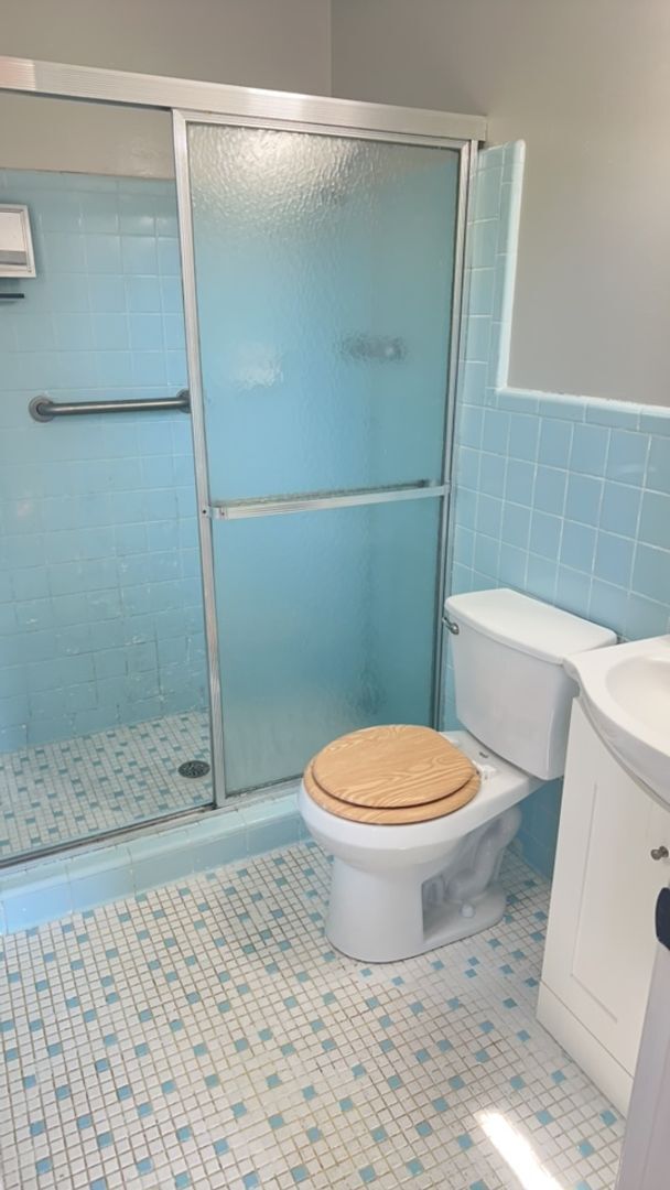 Building Photo - 3 bed 2 bath brick home on corner lot