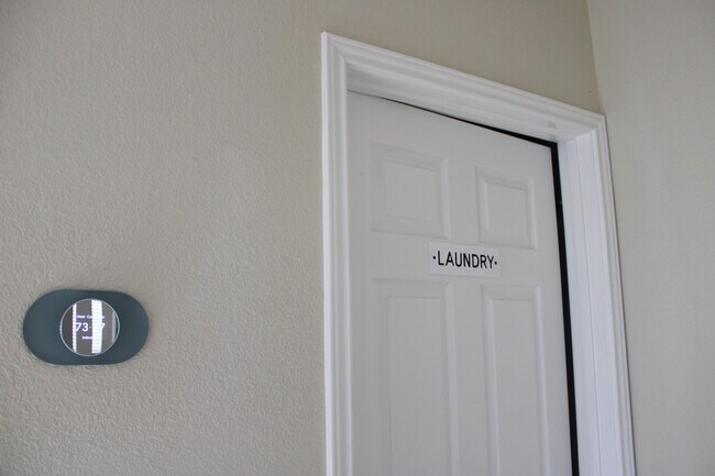 Laundry washer/dryer in unit - 1607 Kemah Dr