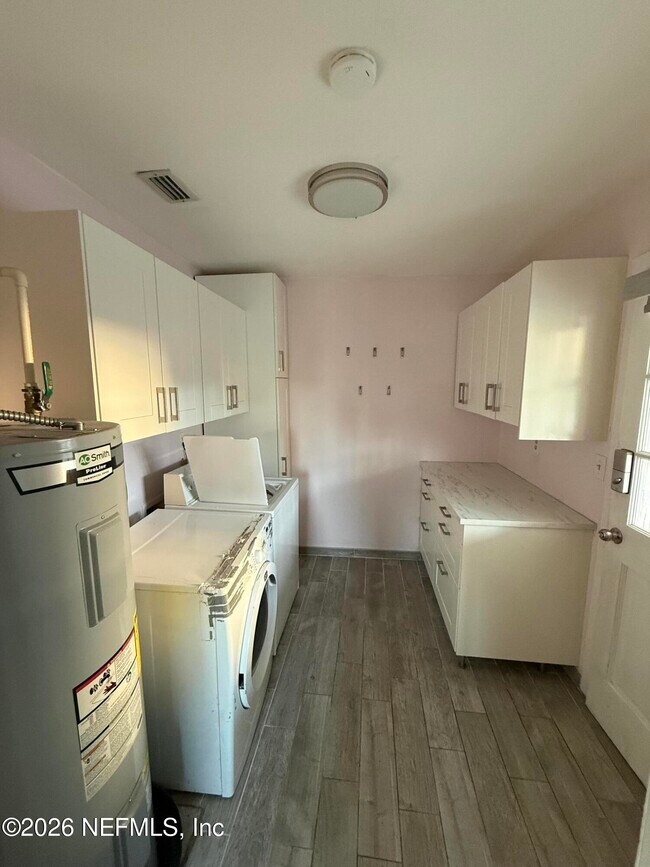 Building Photo - 1096 East Coast Dr