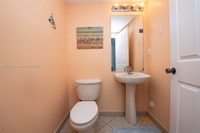 Building Photo - 814 SW 143rd Terrace