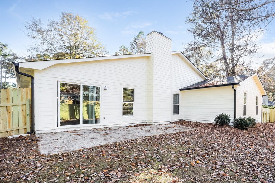 Building Photo - 8449 Willows Terrace