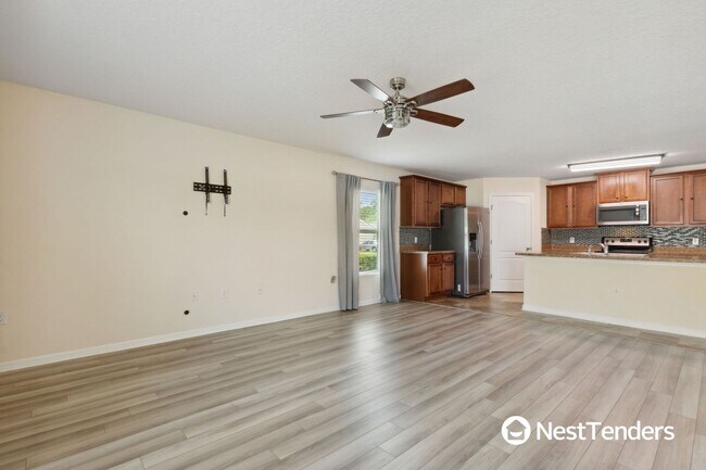 Building Photo - Four Bedroom Just Off Amelia Concourse!