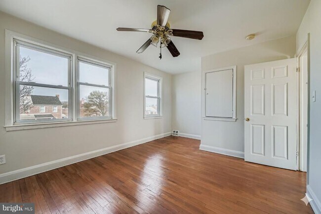 Building Photo - 571 Welbrook Rd