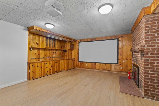 Building Photo - Discover this beautifully updated Colonial...