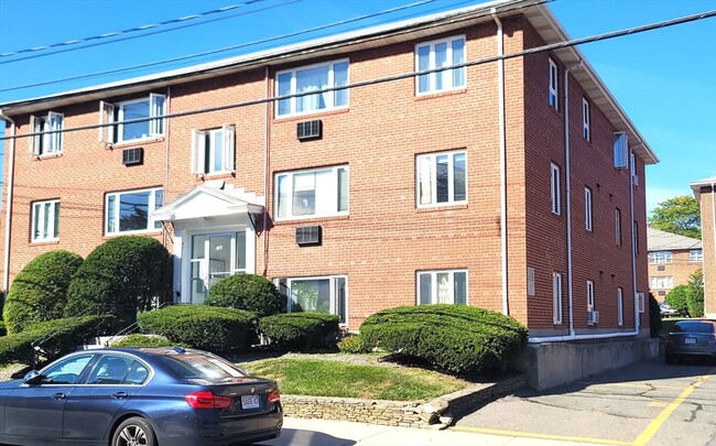 Primary Photo - 133 Warren St