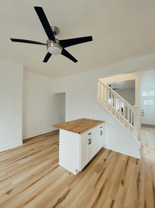 Building Photo - NEWLY RENOVATED 2 BEDROOM IN THE HEART OF BLOOMFIELD!