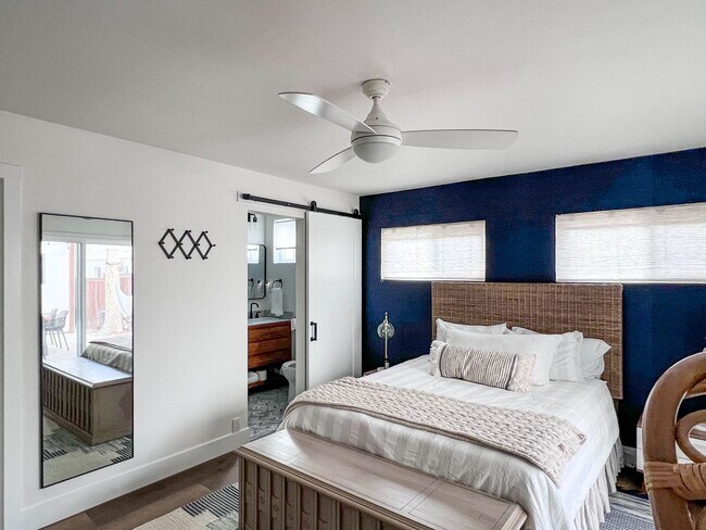 Building Photo - 3BR/2BA Remodeled Condo – 1 Block from the...