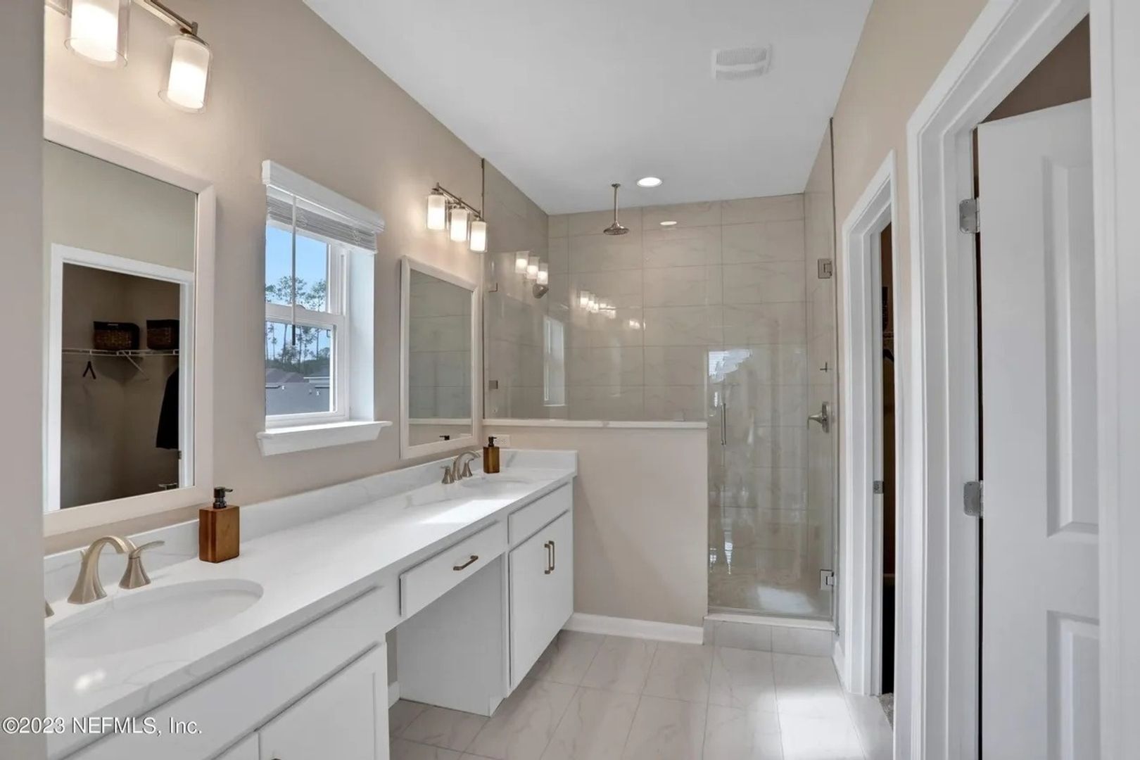 Building Photo - 580 Silver Landing Dr