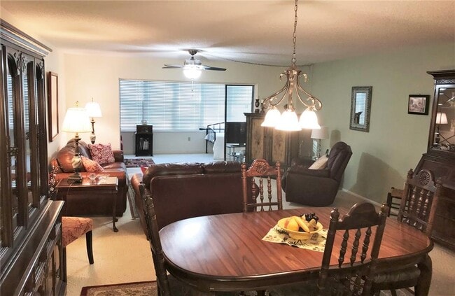 Building Photo - 577 Lakeside Dr