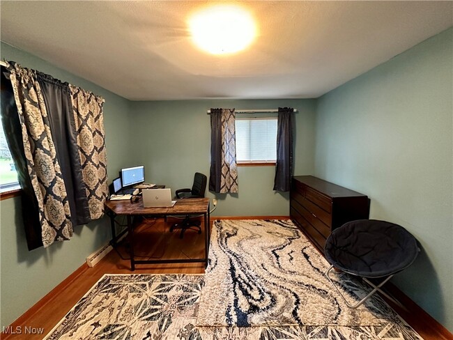 Building Photo - 1370 W Vine St