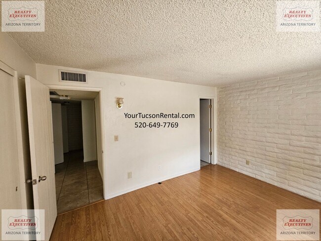 Building Photo - Star Pass area town home with community pool