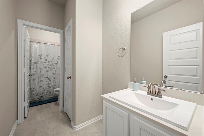 Building Photo - 10054 Black Maple Dr