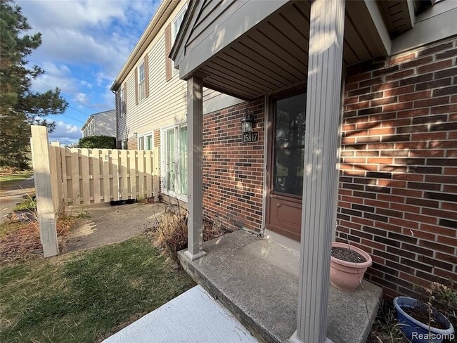 Building Photo - 15817 Charleston Dr