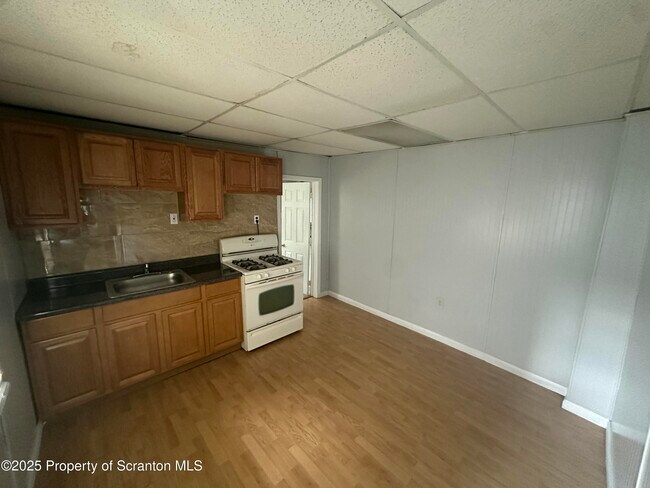 Building Photo - 119 Center Ave