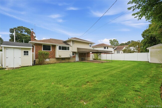 Building Photo - 14 Oak Dr