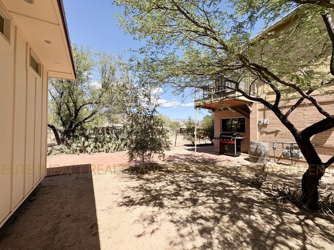 Building Photo - 2819 N Woodland Ave