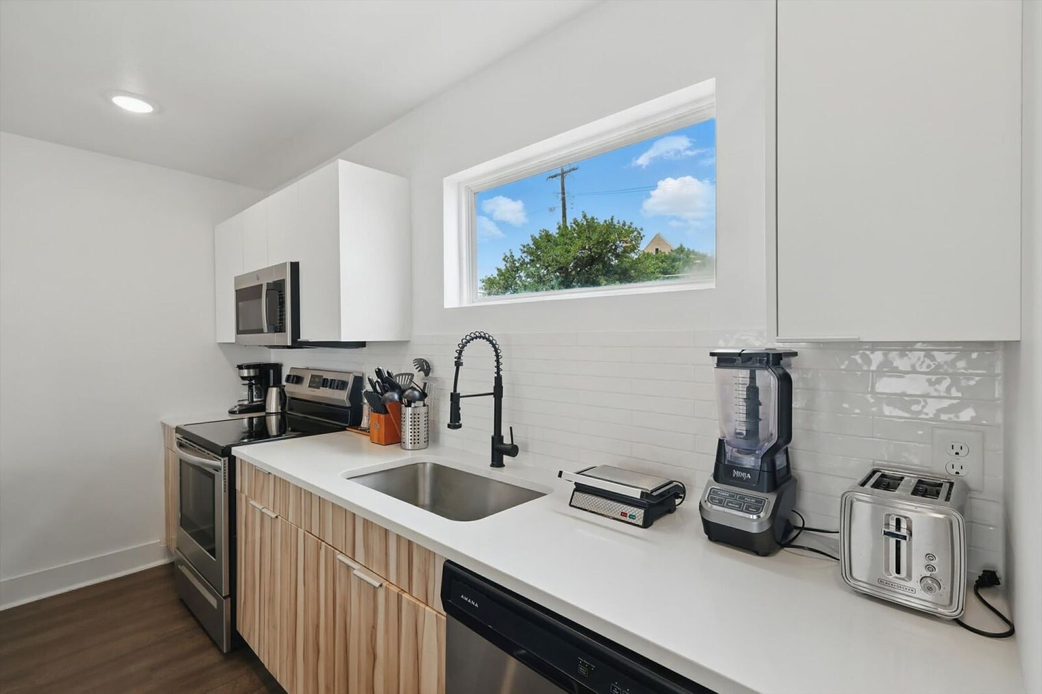 Building Photo - 4416 San Jacinto St