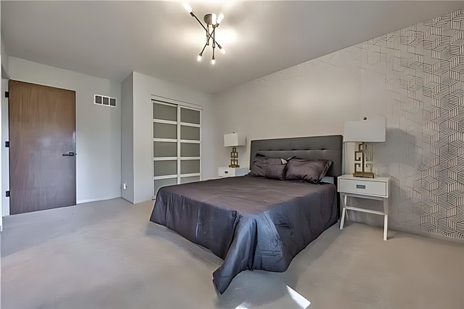 Building Photo - Wonderful Furnished Modern Home in Overland Park